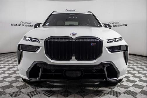 2023 BMW X7 M60i