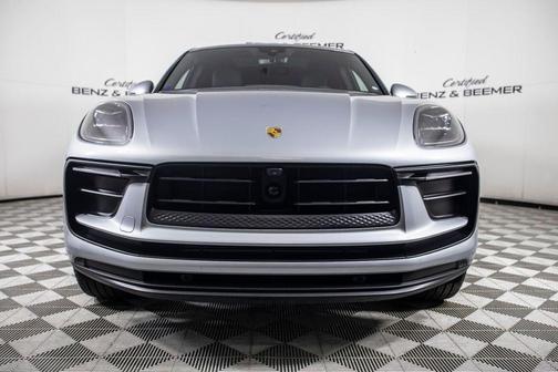 Dolomite Silver Metallic 2025 Porsche Macan Macan