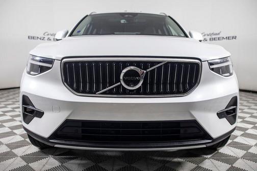 2025 Volvo XC40 B5 Plus Bright Theme