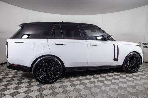 2025 Land Rover Range Rover P530 SE