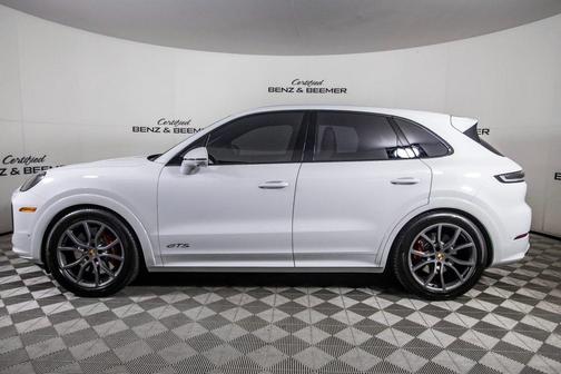 2025 Porsche Cayenne GTS