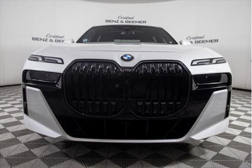 2025 BMW 740 i