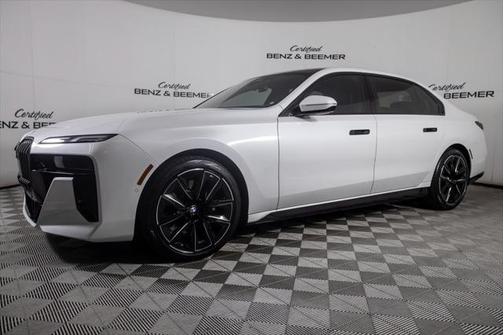 2025 BMW 740 i
