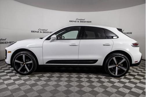 2025 Porsche Macan Base