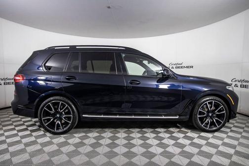 Carbon Black Metallic 2022 BMW X7 xDrive40i