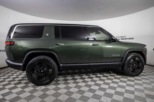 Forest Green 2025 Rivian R1S