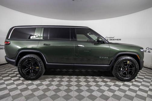 Forest Green 2025 Rivian R1S