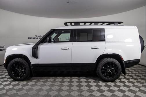 2024 Land Rover Defender 130 P400 Outbound