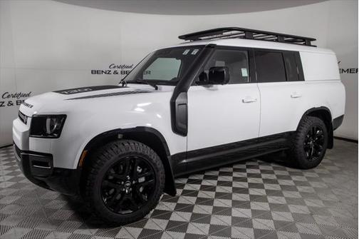 2024 Land Rover Defender 130 P400 Outbound