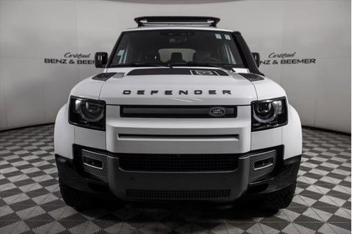 2024 Land Rover Defender 130 P400 Outbound