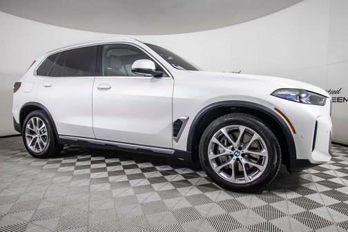 Mineral White Metallic 2026 BMW X5 PHEV xDrive50e