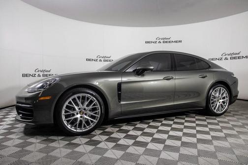 2022 Porsche Panamera 4