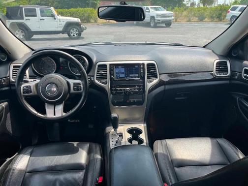 Silver 2011 Jeep Grand Cherokee Laredo