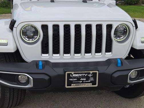 Bright White Clearcoat 2023 Jeep Wrangler 4xe Sahara