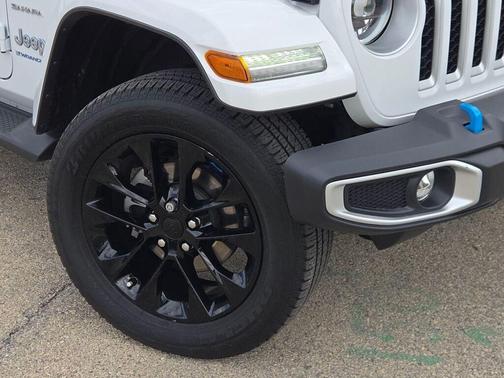 Bright White Clearcoat 2023 Jeep Wrangler 4xe Sahara