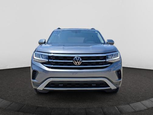 Platinum Gray Metallic 2022 Volkswagen Atlas 3.6 SE w/ Technology