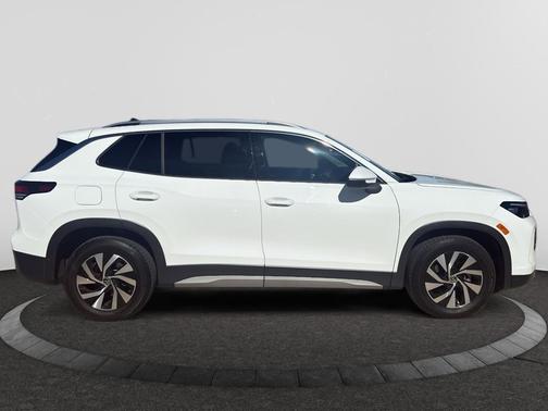 Pure White 2025 Volkswagen Tiguan 2.0T S