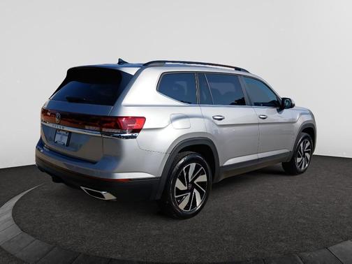 Silver Mist Metallic 2025 Volkswagen Atlas 2.0T SE w/ Technology