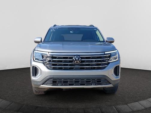 Silver Mist Metallic 2025 Volkswagen Atlas 2.0T SE w/ Technology