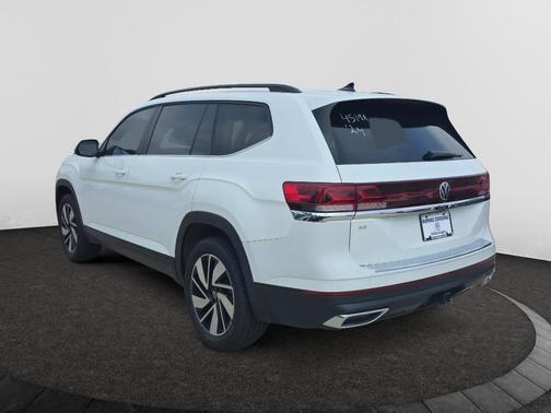Pure White 2024 Volkswagen Atlas 2.0T SE w/ Technology