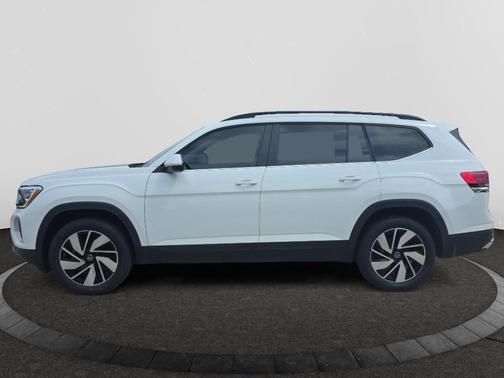 Pure White 2024 Volkswagen Atlas 2.0T SE w/ Technology