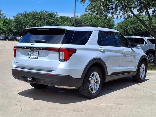 Space White Metallic 2026 Ford Explorer Active