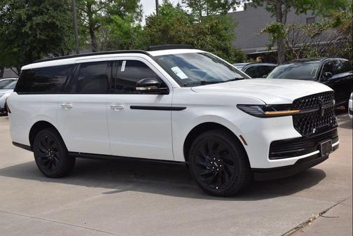 Pristine White Metallic Tri-Coat 2026 Lincoln Navigator Reserve