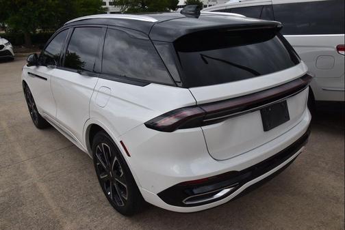 White Platinum Metallic Tri-Coat 2024 Lincoln Nautilus Reserve