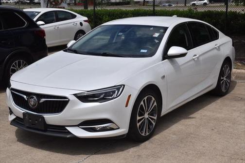 2018 Buick Regal Sportback Essence
