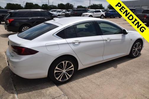 2018 Buick Regal Sportback Essence