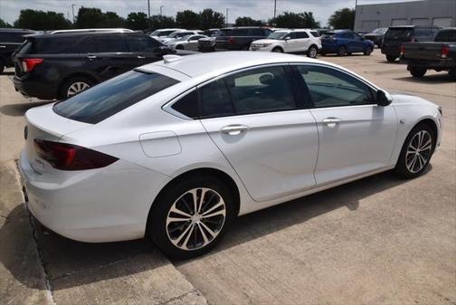 2018 Buick Regal Sportback Essence