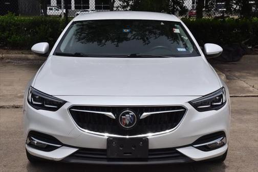 2018 Buick Regal Sportback Essence