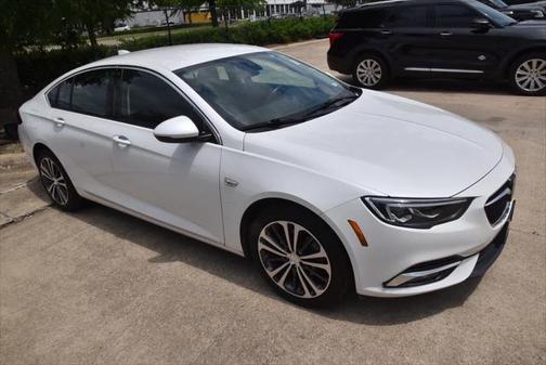 2018 Buick Regal Sportback Essence