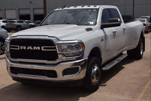 Bright White Clearcoat 2019 RAM 3500 Big Horn Crew Cab 4x4 8' Box