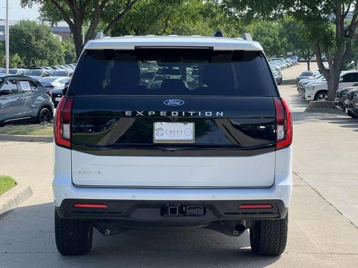 Oxford White 2025 Ford Expedition Active