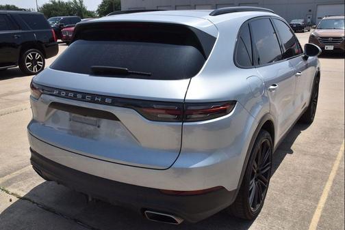 Dolomite Silver 2022 Porsche Cayenne Cayenne