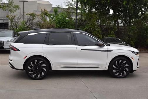 2024 Lincoln Nautilus Black Label
