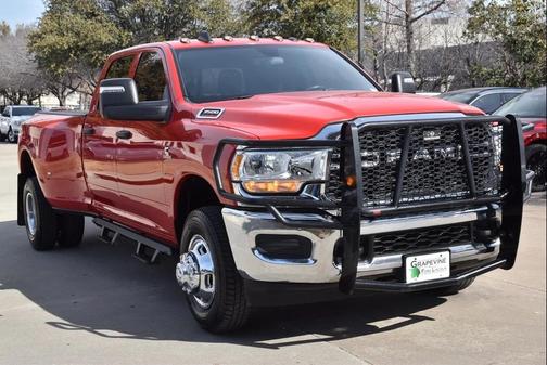 2023 RAM 3500 Tradesman Crew Cab 4x4 8' Box