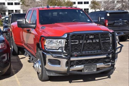 2023 RAM 3500 Tradesman Crew Cab 4x4 8' Box