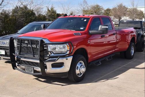 2023 RAM 3500 Tradesman Crew Cab 4x4 8' Box