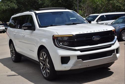 Star White Metallic Tri-Coat 2025 Ford Expedition Max Platinum