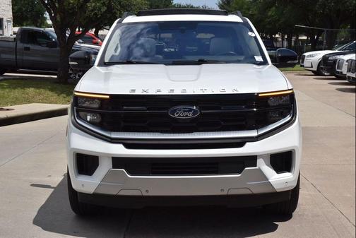 Star White Metallic Tri-Coat 2025 Ford Expedition Max Platinum
