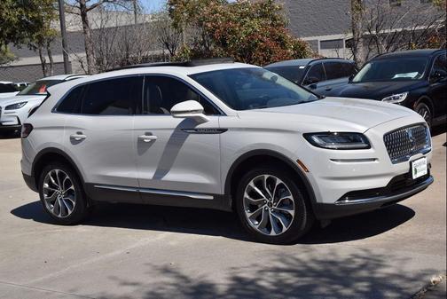 Ceramic Pearl Metallic Tinted Clearcoat 2023 Lincoln Nautilus Reserve