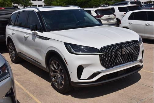 Pristine White Metallic Tri-Coat 2025 Lincoln Aviator Reserve