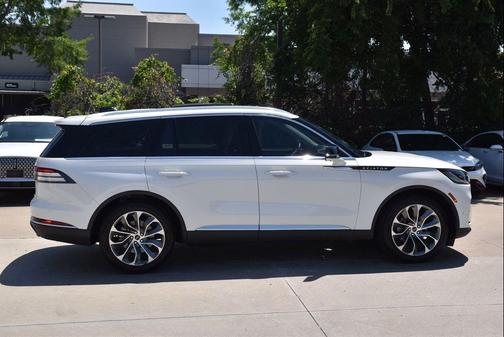 Pristine White Metallic Tri-Coat 2025 Lincoln Aviator Reserve
