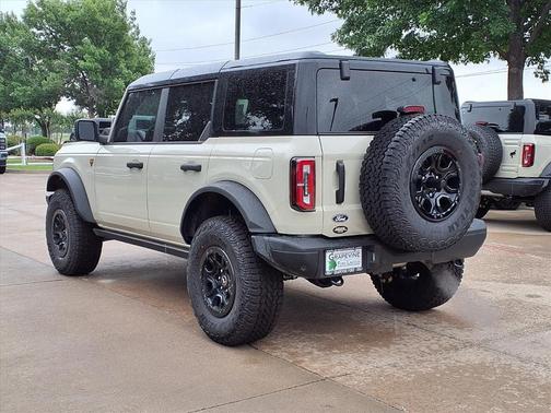 Desert Sand 2026 Ford Bronco Badlands