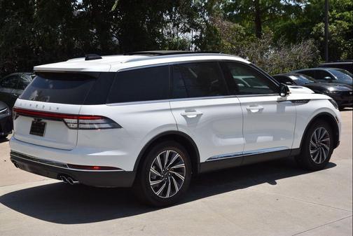 Pristine White Metallic Tri-Coat 2026 Lincoln Aviator Premiere