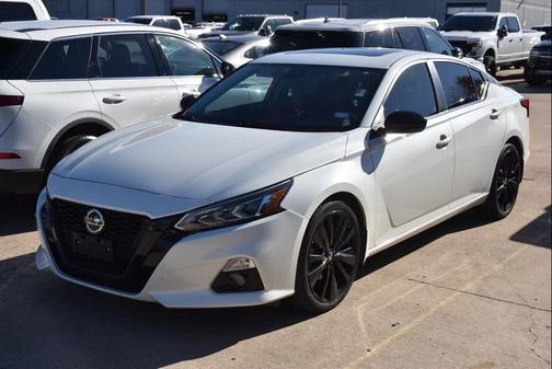 2022 Nissan Altima SR FWD