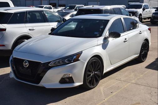 2022 Nissan Altima SR FWD