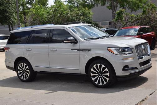 Ceramic Pearl Metallic Tri-Coat 2022 Lincoln Navigator Reserve